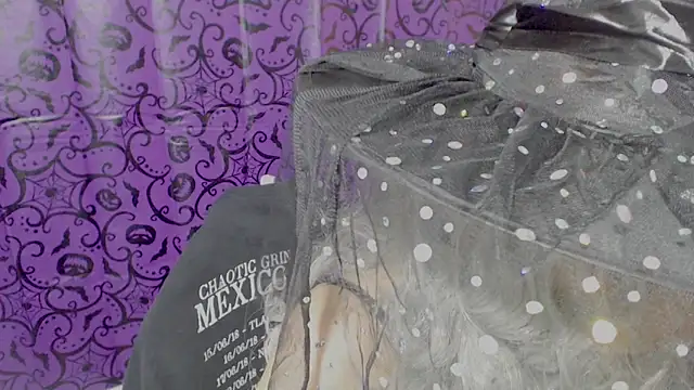 sharonnleon online show from October 9, 2025, 9:04 pm