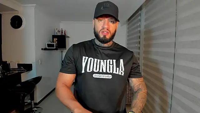 Snapshot of dereckgreen chatting on February 12, 2026, 12:32 am dereckgreen online show from February 12, 2026, 12:32 am