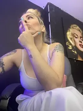 viktoria davis  online show from October 29, 2025, 11:58 pm