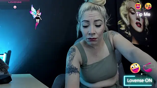 viktoria davis  online show from October 20, 2025, 11:38 pm