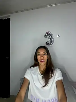 Snapshot of zoe_storm chatting on December 17, 2025, 1:32 am zoe storm online show from December 17, 2025, 1:32 am