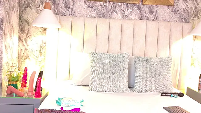 Snapshot of Pocahontas_BGB chatting on November 8, 2025, 8:23 pm Pocahontas BGB online show from November 8, 2025, 8:23 pm