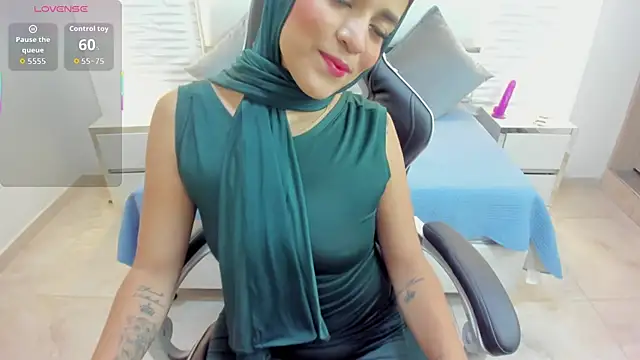 Snapshot of Zulema_hamdi chatting on October 17, 2025, 11:56 am Zulema hamdi online show from October 17, 2025, 11:56 am