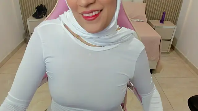 Snapshot of Zulema_hamdi chatting on March 12, 2025, 2:09 am Zulema hamdi online show from March 12, 2025, 2:09 am