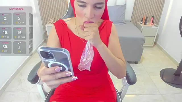 Snapshot of Zulema_hamdi chatting on February 12, 2026, 10:15 am Zulema hamdi online show from February 12, 2026, 10:15 am