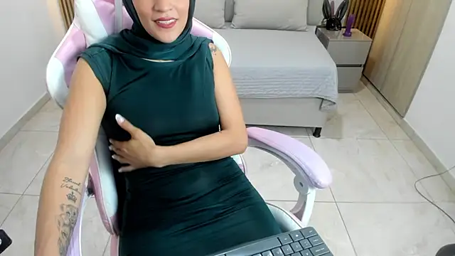 Snapshot of Zulema_hamdi chatting on March 1, 2025, 2:34 pm Zulema hamdi online show from March 1, 2025, 2:34 pm