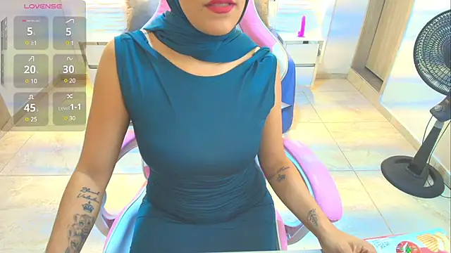 Snapshot of Zulema_hamdi chatting on March 5, 2025, 11:06 am Zulema hamdi online show from March 5, 2025, 11:06 am