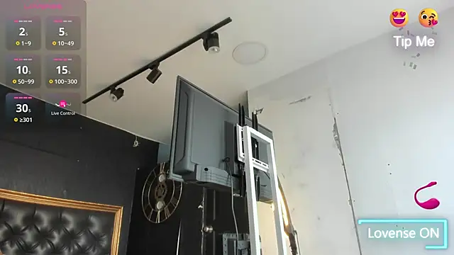 DalayMoore online show from September 26, 2025, 7:54 pm