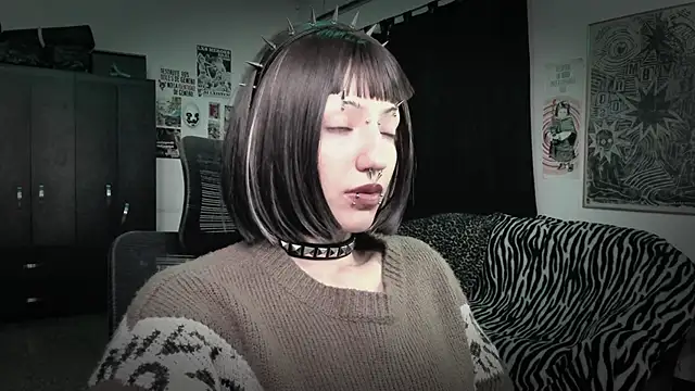Snapshot of roxy_toxic chatting on June 4, 2026, 12:48 am roxy toxic online show from June 4, 2026, 12:48 am