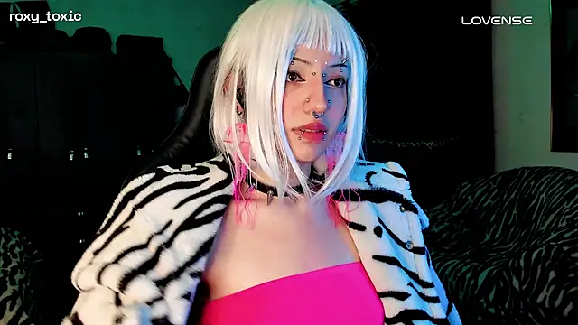 Snapshot of roxy_toxic chatting on November 7, 2025, 2:16 am roxy toxic online show from November 7, 2025, 2:16 am