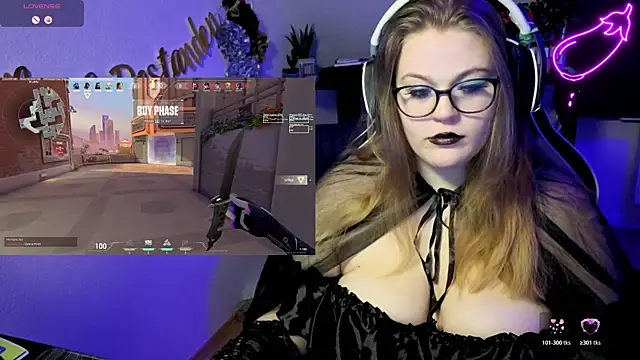 Snapshot of EveBaker04 chatting on October 20, 2025, 12:17 pm EveBaker04 online show from October 20, 2025, 12:17 pm