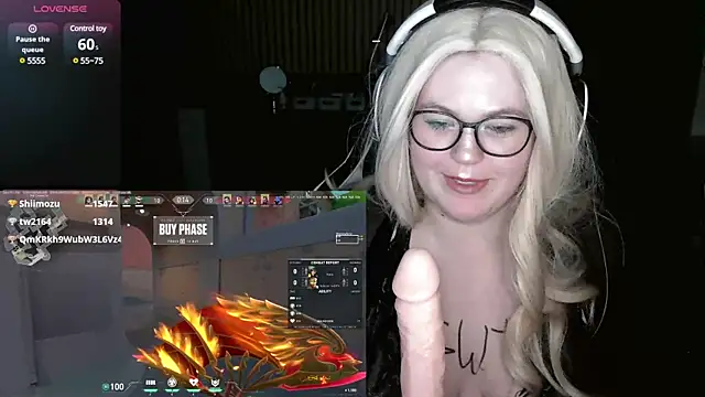 Snapshot of EveBaker04 chatting on March 2, 2025, 11:28 pm EveBaker04 online show from March 2, 2025, 11:28 pm