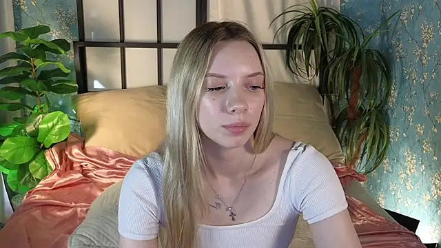 Snapshot of katt__y chatting on July 1, 2026, 5:08 am katt y online show from July 1, 2026, 5:08 am