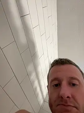 biggzee6 online show from April 13, 2026, 3:43 am