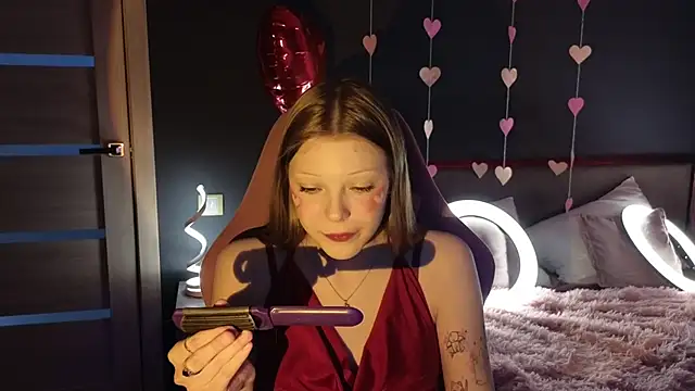 Snapshot of MiaWhisper chatting on February 14, 2025, 4:15 am MiaWhisper online show from February 14, 2025, 4:15 am