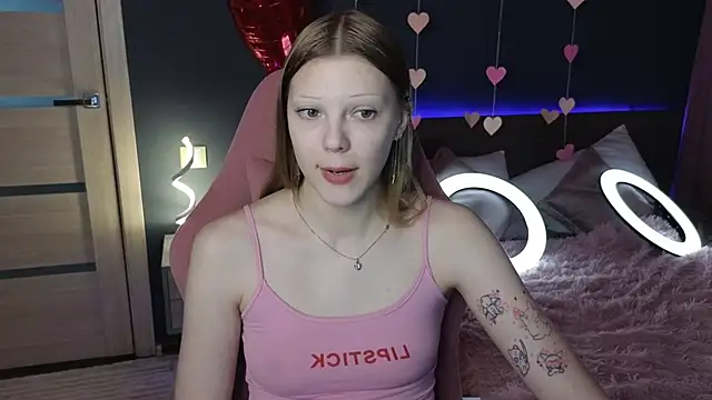 Snapshot of MiaWhisper chatting on February 17, 2025, 7:37 am MiaWhisper online show from February 17, 2025, 7:37 am