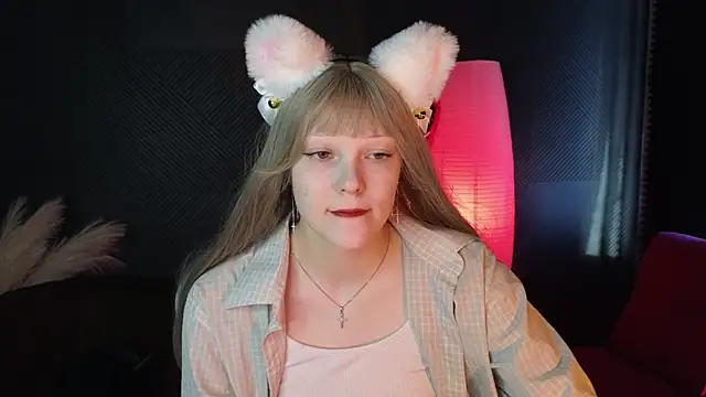 Snapshot of MiaWhisper chatting on March 3, 2025, 8:08 am MiaWhisper online show from March 3, 2025, 8:08 am