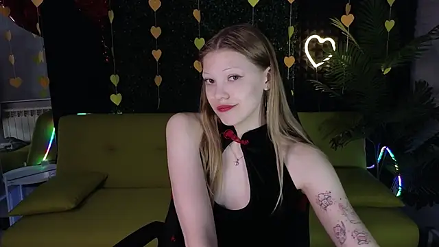 Snapshot of MiaWhisper chatting on February 22, 2025, 1:11 am MiaWhisper online show from February 22, 2025, 1:11 am