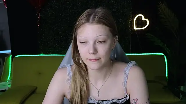 Snapshot of MiaWhisper chatting on March 21, 2025, 1:02 am MiaWhisper online show from March 21, 2025, 1:02 am