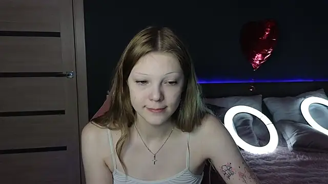 Snapshot of MiaWhisper chatting on February 24, 2025, 1:24 am MiaWhisper online show from February 24, 2025, 1:24 am