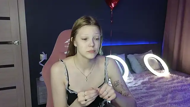 Snapshot of MiaWhisper chatting on March 6, 2025, 1:05 am MiaWhisper online show from March 6, 2025, 1:05 am