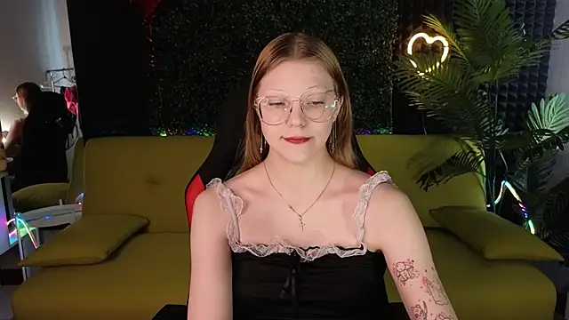 Snapshot of MiaWhisper chatting on February 28, 2025, 4:21 am MiaWhisper online show from February 28, 2025, 4:21 am