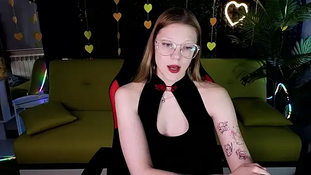 Snapshot of MiaWhisper chatting on February 22, 2025, 4:18 am MiaWhisper online show from February 22, 2025, 4:18 am