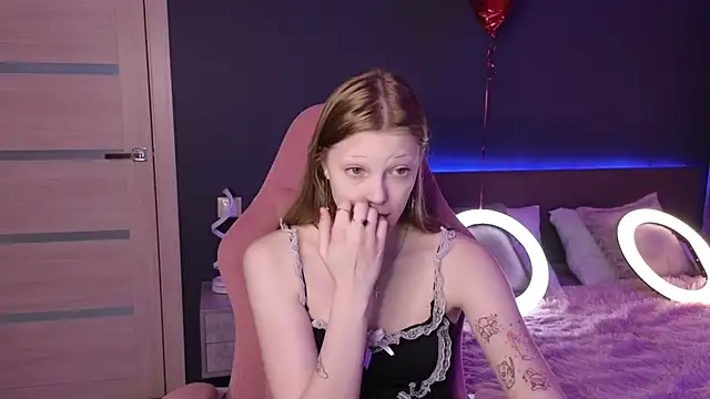 Snapshot of MiaWhisper chatting on March 6, 2025, 4:08 am MiaWhisper online show from March 6, 2025, 4:08 am