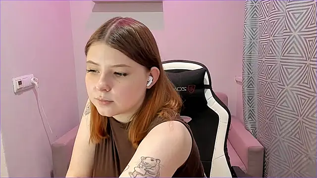 sophie mooreee online show from November 19, 2025, 6:19 pm