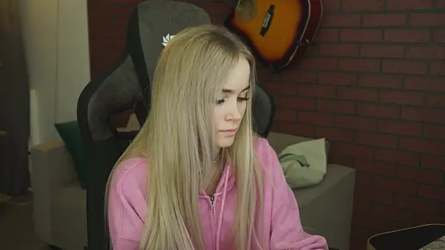 Snapshot of DakotaaJohnnson chatting on November 1, 2025, 6:19 am DakotaaJohnnson online show from November 1, 2025, 6:19 am