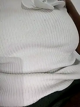 Snapshot of tasty_Chocobaar chatting on November 23, 2025, 2:38 pm tasty Chocobaar online show from November 23, 2025, 2:38 pm