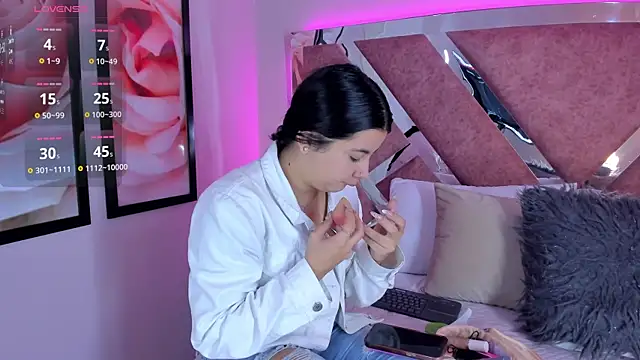 Snapshot of ValeriaOrtega chatting on October 6, 2025, 11:44 am ValeriaOrtega online show from October 6, 2025, 11:44 am