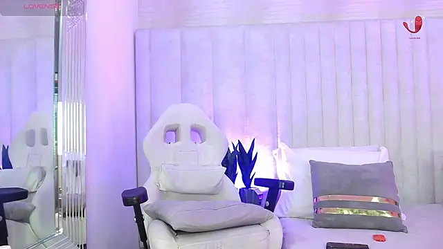 Snapshot of im_helina chatting on February 8, 2026, 12:14 pm im helina online show from February 8, 2026, 12:14 pm