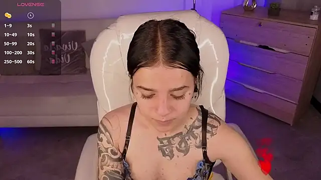 Nicole Foxx  online show from March 26, 2026, 7:56 pm