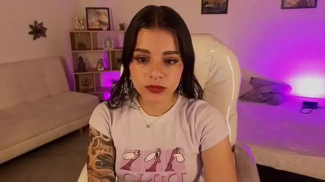 Nicole Foxx  online show from October 24, 2025, 7:35 pm