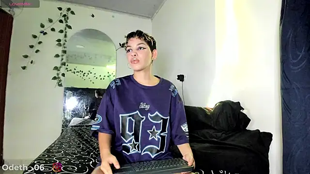 Snapshot of Odeth_ chatting on November 11, 2025, 3:56 am Odeth online show from November 11, 2025, 3:56 am