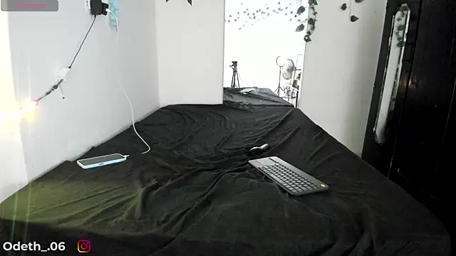 Snapshot of Odeth_ chatting on October 22, 2025, 3:50 am Odeth online show from October 22, 2025, 3:50 am
