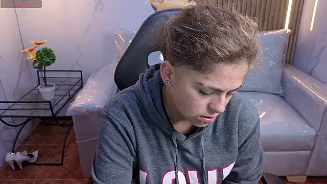 Snapshot of Kitten_Cam chatting on February 8, 2026, 3:48 am Kitten Cam online show from February 8, 2026, 3:48 am