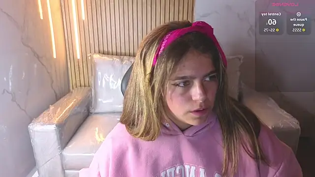 Kitten Cam online show from November 27, 2025, 4:35 am