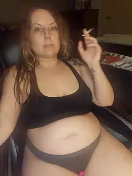 Snapshot of TattedMamaXOXO chatting on February 6, 2025, 12:22 am TattedMamaXOXO online show from February 6, 2025, 12:22 am