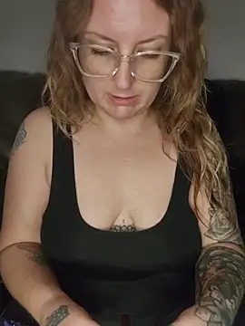 TattedMamaXOXO online show from October 28, 2025, 4:17 pm