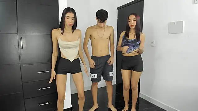 Snapshot of hotlittleones18 chatting on March 6, 2025, 1:24 pm hotlittleones18 online show from March 6, 2025, 1:24 pm