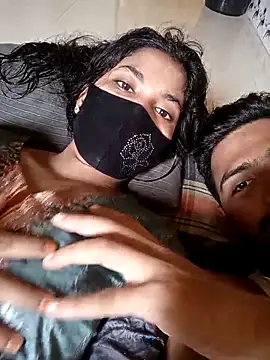 Hot couple 1 online show from September 20, 2025, 9:14 am