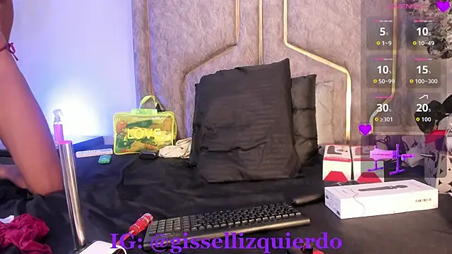 Snapshot of Liincostelloo chatting on April 21, 2026, 3:35 am Liincostelloo online show from April 21, 2026, 3:35 am