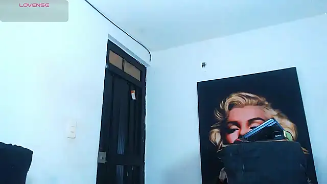 licy blonde hot online show from November 26, 2025, 1:05 am