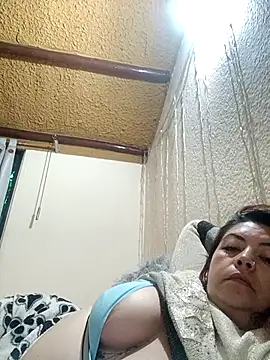 Snapshot of queencarlota82 chatting on March 13, 2025, 6:16 am queencarlota82 online show from March 13, 2025, 6:16 am