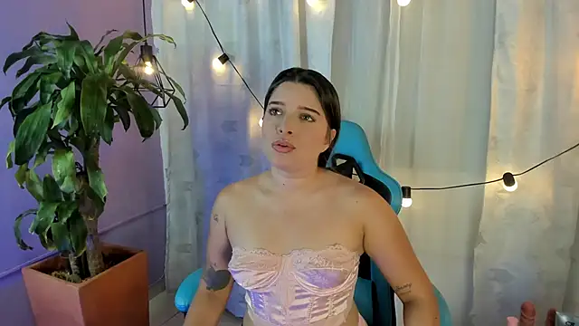 Snapshot of Lia_little18 chatting on June 12, 2026, 9:23 pm Lia little18 online show from June 12, 2026, 9:23 pm