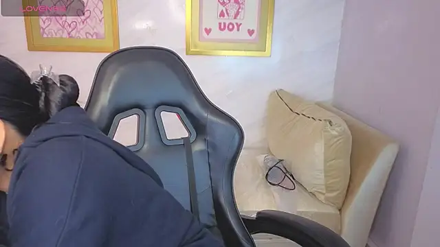 Paulette v online show from April 23, 2026, 1:02 pm