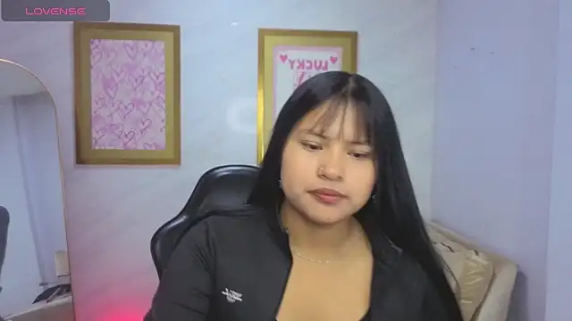 Paulette v online show from April 24, 2026, 1:02 pm