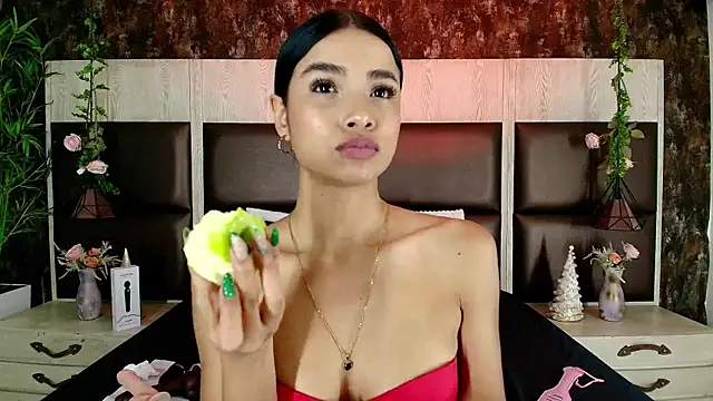 Snapshot of Bella_Smiith_ chatting on December 19, 2025, 5:26 pm Bella Smiith online show from December 19, 2025, 5:26 pm